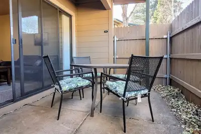 Image de Comfy & stylish 2-bedroom condo in Flagstaff with WiFi, fitness room, patio