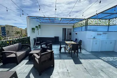 Image de Charming 3br apartment with private terrace & Jacuzzi. Just 3mins from the Beach