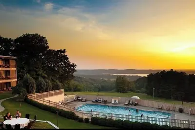 Ski Lodge w Pool/HotTub/Golf & Beach Club Access!