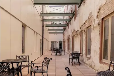 Image de New Downtown Apartment - Parking Included, Walk to Orpheum, Forum, and Beale!