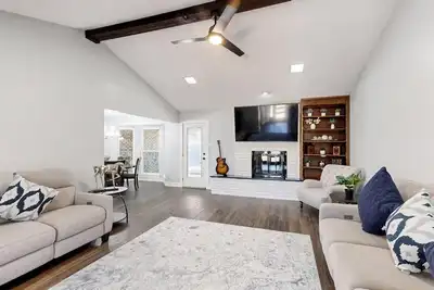 Spacious 5-bedroom house with WiFi and Ac in fabulous Arlington