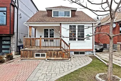 Image de Spacious & Cozy 2-Bedroom Stay in the Heart of East York