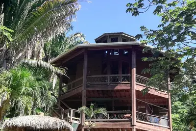 Image de Runaway Pineapple Lodge: Amazing Ocean views, New large pool, Jungle setting