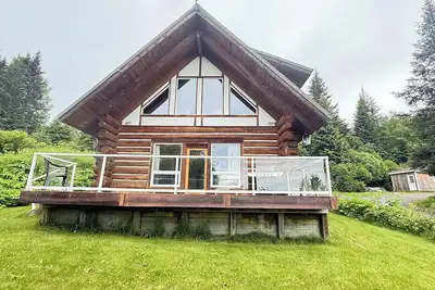 Image de Lovely cabin in town with a great view in charming Homer Alaska. Pet friendly.