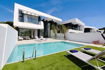 Image de Modern & Quaint Vilamoura Villa | 5 Bedrooms | Villa Tranquil Terrace | Private Pool & Jacuzzi | Algarve