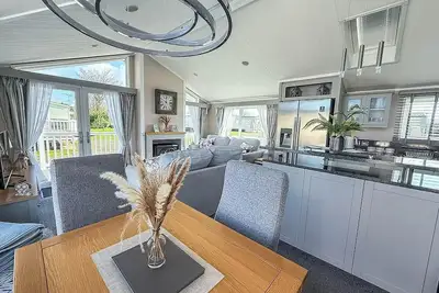 Image de Stunning lodge with decking at Manor Park near Hunstanton Beach ref 23066w