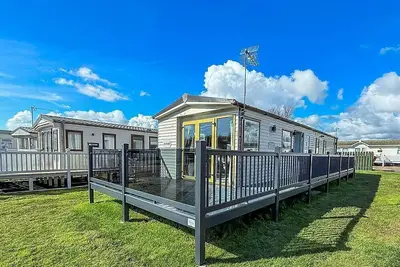 Image de Lovely 8 berth caravan at Naze Marine Holiday Park in Essex, ref 17017d
