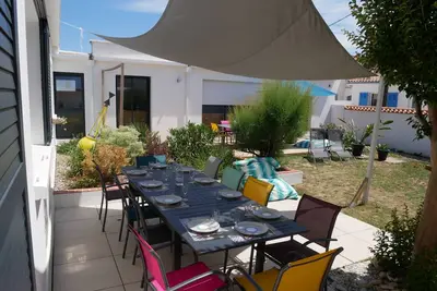 Image de Grande maison familiale avec jardin en centre ville à moins de 250m de la plage.
