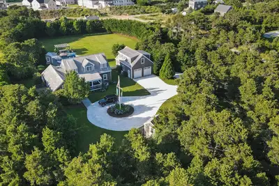 Image de Luxury Awaits at Your Dream Surfside Estate - 8 Bedrooms, Heated Pool, and more!