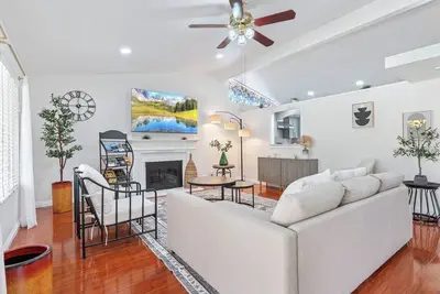Image de Perfect Sunny Family Home 5 Minutes to Disneyland
