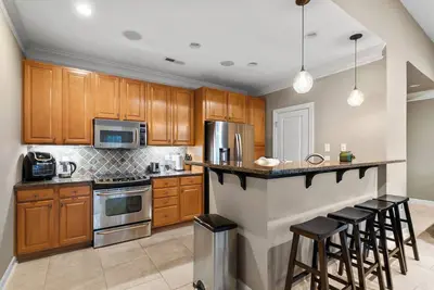 Image de 2 Bedroom Condo in Latham Park