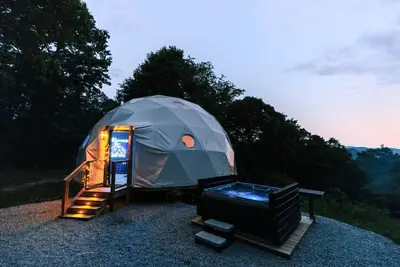 Image de Asheville Luxury Glamping Dome, Mountain View, and Hot Tub!