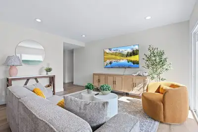 Wonderful Pool Home Next to Sofi, Intuit, Lax, Kia