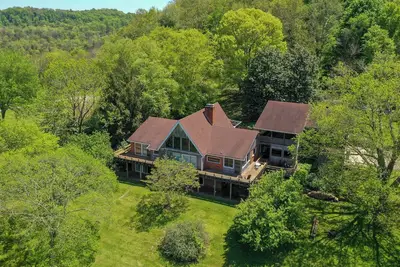 Image de Sycamore Springs county Charming Chalet, Bethpage