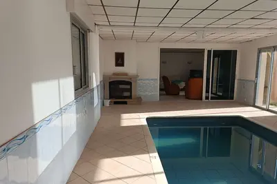 Image de Belle villa proche de la plage avec piscine intérieure