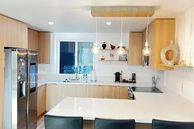 Image de Experience the serene beauty of Old Sunny Hills, where tranquility awaits you.