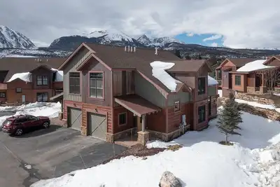 Image de Spacious, Modern Mountain Townhome with Private Hot Tub