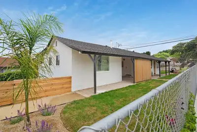 Image de \"Beach Bungalow\" 2bed/1bath cottage minutes from the beach in Grover Beach