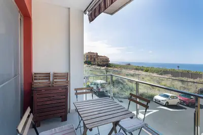 Image de Appartement 'Elegante' avec vue sur la mer, balcon et Wi-Fi