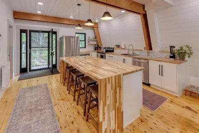 Image de 3-bedroom mountain retreat near hiking, skiing, snowmobile
