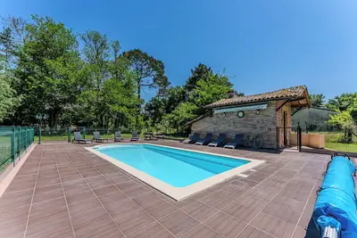 Image de Charmante Maison avec Piscine Chauffée, Sécurisée & Cadre Idéal pour Famille et Amis