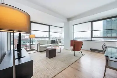Image de Spacious Two-Bedroom Across From Fenway Park