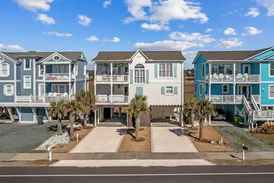 Image de \"Paradise Palms\" 3 Bedroom 3. 5 Bath Second Row Home!