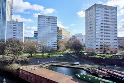 Image de Lux Nostalgic City Stay w/Pool Table, Netflix, Sofa Bed, sleeps 6, Nostagia stays