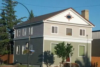 Image de Upper unit with room to bring the whole family.