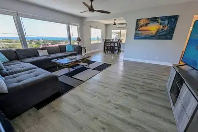 Image de Panoramic ViewHouse Only 2-Min Drive To Beach!