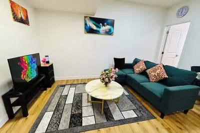 Image de Luxury Stay | Brand-New Cozy Retreat Near West Edmonton Mall, Edmonton!