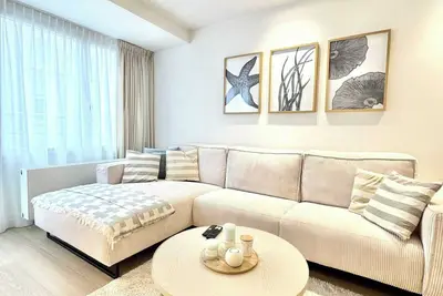 Image de Spacious & bright apartment steps from the beach i