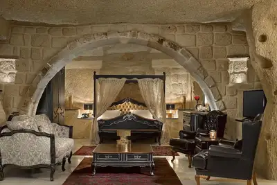 Image de Cave Room Retreat with Stunning Serene Gardens | Outdoor Pool Access