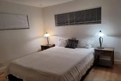 Image de Charming 3-bedroom house in welcoming Redding with WiFi, Ac