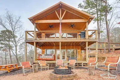 Image de Cabin on Beaver Lake w/ Views & Furnished Deck!