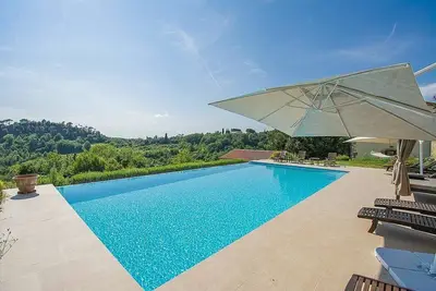 Image de Villa Frediana: A characteristic and welcoming two-story villa situated in the heart of the Tuscan countryside, with Free Wi-Fi.
