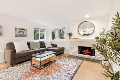 Image de 2 bedroom, 1. 5 bath Condo w/free Parking, Kitchen, WiFi, W/D & 97% walk score