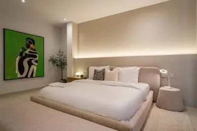 Image de *New* 2 comfortable bedrooms with King Size beds, 24/7 power supply