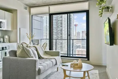 Image de Calgary Tower View | King Bed |Mins to Saddledome