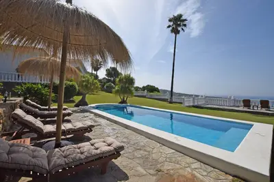 Exclusive villa with panoramic views of the Strait of Gibraltar
