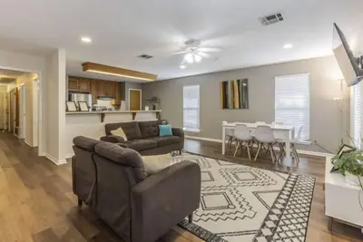 Modern Retreat! Great Weekly & Monthly Rates