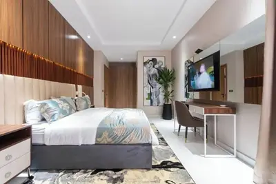 Image de Pent Flat 24/7 power/security/pool