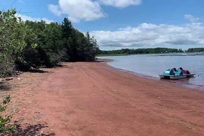 Image de Semi-private beach, huge screened deck, woods on fenced property