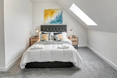 Brand-New 1-Bedroom Apartment |  Sleeps 4
