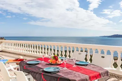 Image de Magnifique maison de vacances privée pour 4 personnes avec Tv, terrasse et vue panoramique