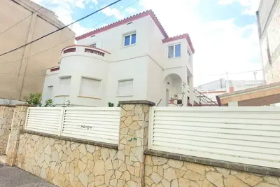 Appartement confortable à Llançà, proche plages et commerces, Wifi inclus