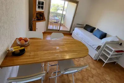 Image de T2 avec Parking Sécurisé, à 300 m de la Plage, Climatisation Mobile