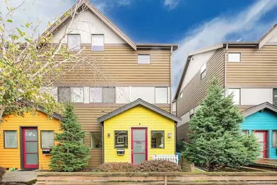 Image de 3br Modern Townhome w/ Parking Near Uw & Children’s Hospital