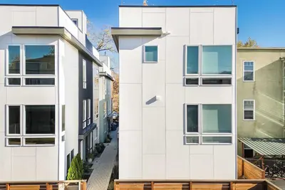 Image de Modern 2024-Built Townhome | Near Hospitals & Dt