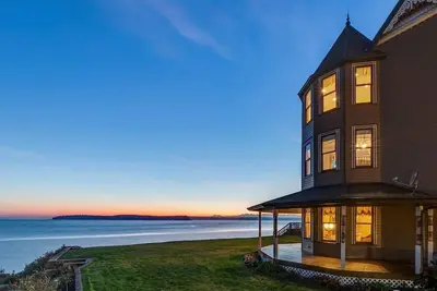 Image de Victorian Waterfront Mansion w/ 180° Puget Sound Views